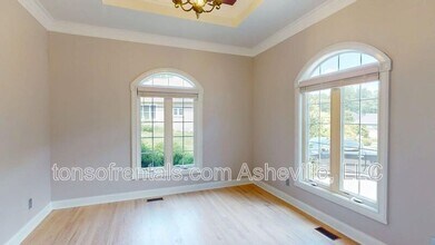 385 Mistletoe Trail in Hendersonville, NC - Building Photo - Building Photo
