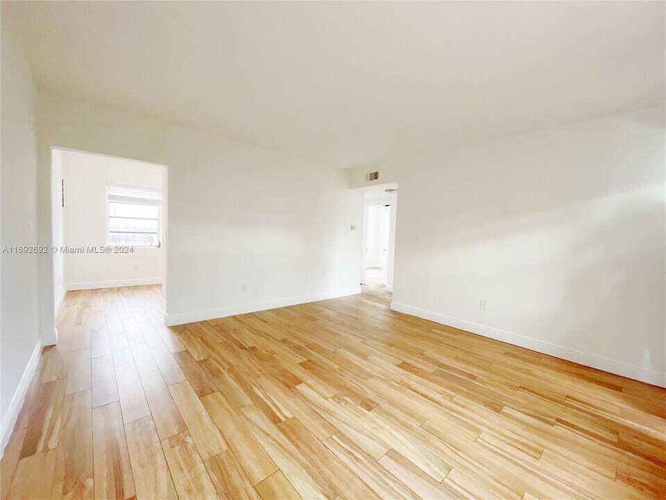 210 NW 46th Ave-Unit -210 in Miami, FL - Foto de edificio