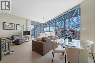 628 Kinghorne Mews in Vancouver, BC - Building Photo - Building Photo