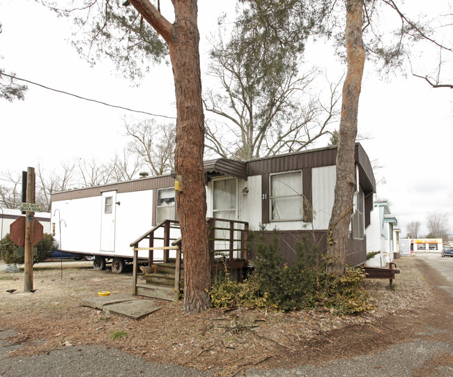 Big Trees Mobile Home Community in Westland, MI - Building Photo - Building Photo