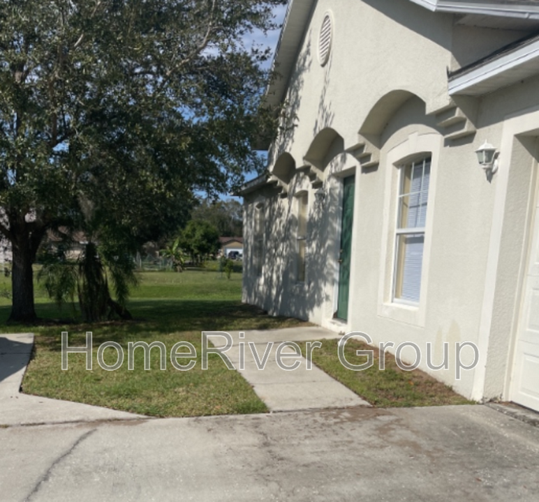 718 Swan Way in Kissimmee, FL - Building Photo