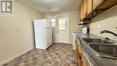 22 Charlotte St in Belleville, ON - Building Photo - Building Photo