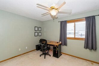 1390 Daleview Dr, Unit Duplicate of 4 in Marion, IA - Foto de edificio - Building Photo