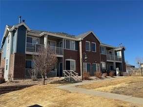 19303 E College Dr in Aurora, CO - Foto de edificio - Building Photo
