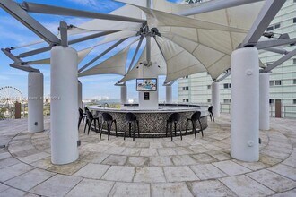 253 NE 2nd St, Unit 3607 in Miami, FL - Foto de edificio - Building Photo