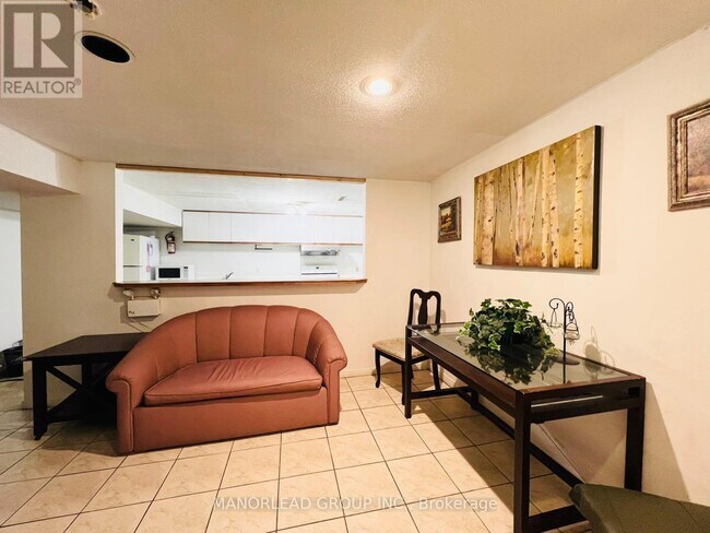 13 Brian Dr in Toronto, ON - Building Photo - Building Photo