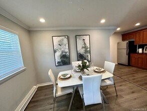 280 Bellmore Ave in East Islip, NY - Foto de edificio - Building Photo