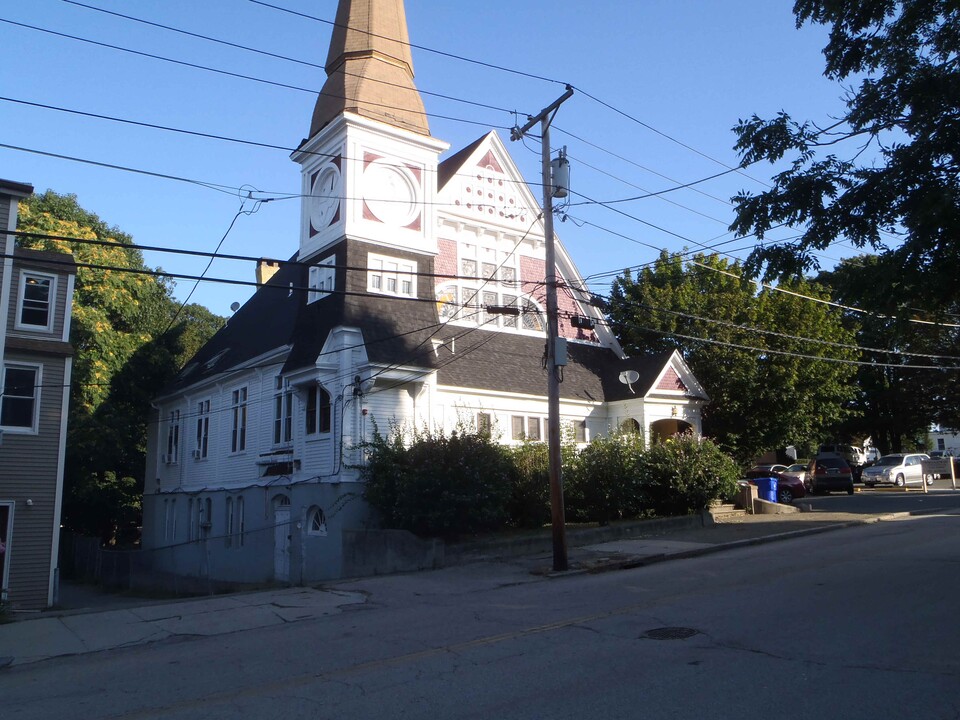 128 Broadway in Pawtucket, RI - Foto de edificio