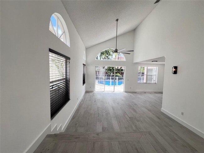 725 NW 156th Ave in Pembroke Pines, FL - Building Photo - Building Photo