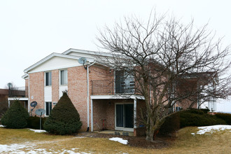 Fox Ridge Apartments in South Elgin, IL - Building Photo - Building Photo