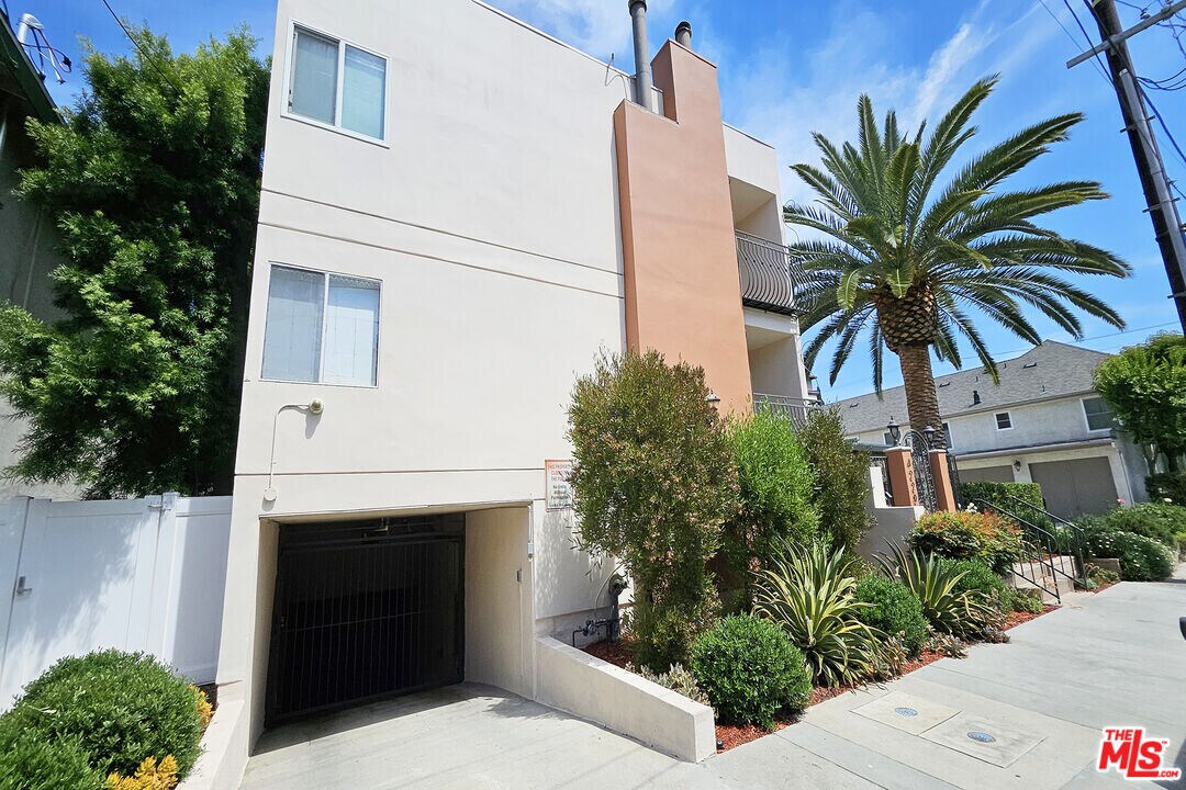 4220 Fair Ave in Los Angeles, CA - Building Photo