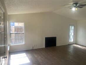 9615 Vale in San Antonio, TX - Building Photo - Building Photo