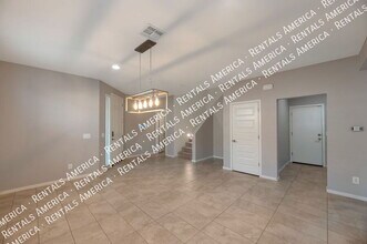 1079 W Blue Rdg Dr in San Tan Valley, AZ - Building Photo - Building Photo