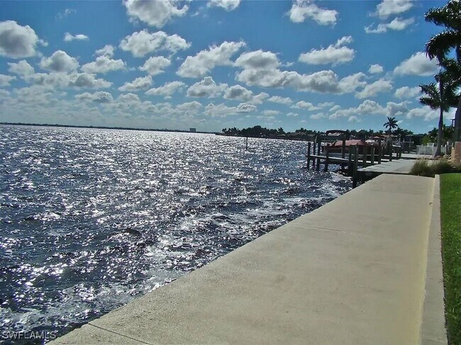 3111 SE 22nd Pl in Cape Coral, FL - Building Photo - Building Photo