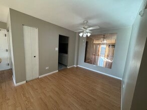 252 Shorewood Dr, Unit 1B in Glendale Heights, IL - Foto de edificio - Building Photo