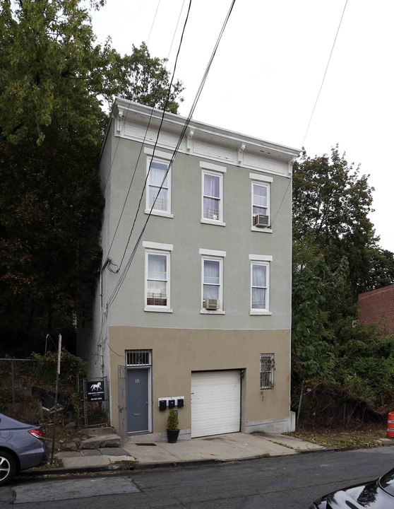 111 Orchard St in Yonkers, NY - Building Photo