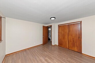 5834 W Montrose Ave in Chicago, IL - Building Photo - Building Photo