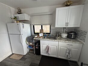 1055 NW 153rd St in Miami, FL - Building Photo - Building Photo