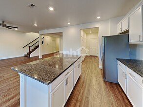 12445 83rd Ave E in Puyallup, WA - Foto de edificio - Building Photo