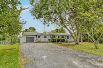 24 Elaine Dr in Rochester, NY - Building Photo - Building Photo