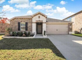 2207 Heaton St in Forney, TX - Building Photo