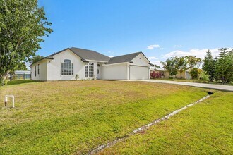 333 SW Dwight Ave in Port St. Lucie, FL - Building Photo - Building Photo