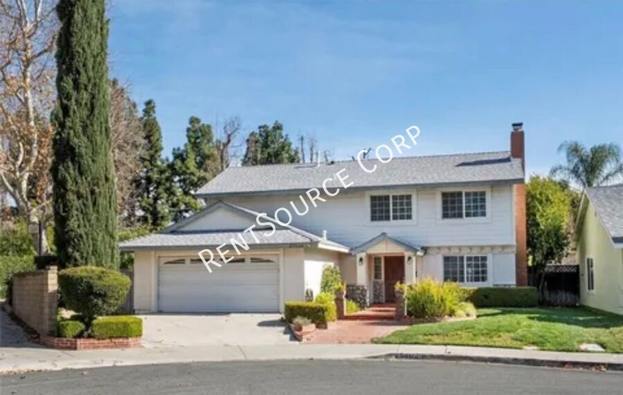 25562 Avenida Frasca in Santa Clarita, CA - Building Photo
