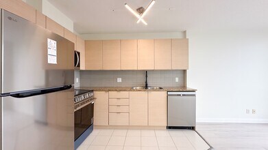 13618 100 Av in Surrey, BC - Building Photo - Building Photo