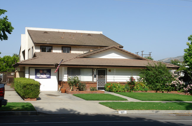 140 N Olive St in Santa Paula, CA - Foto de edificio - Building Photo