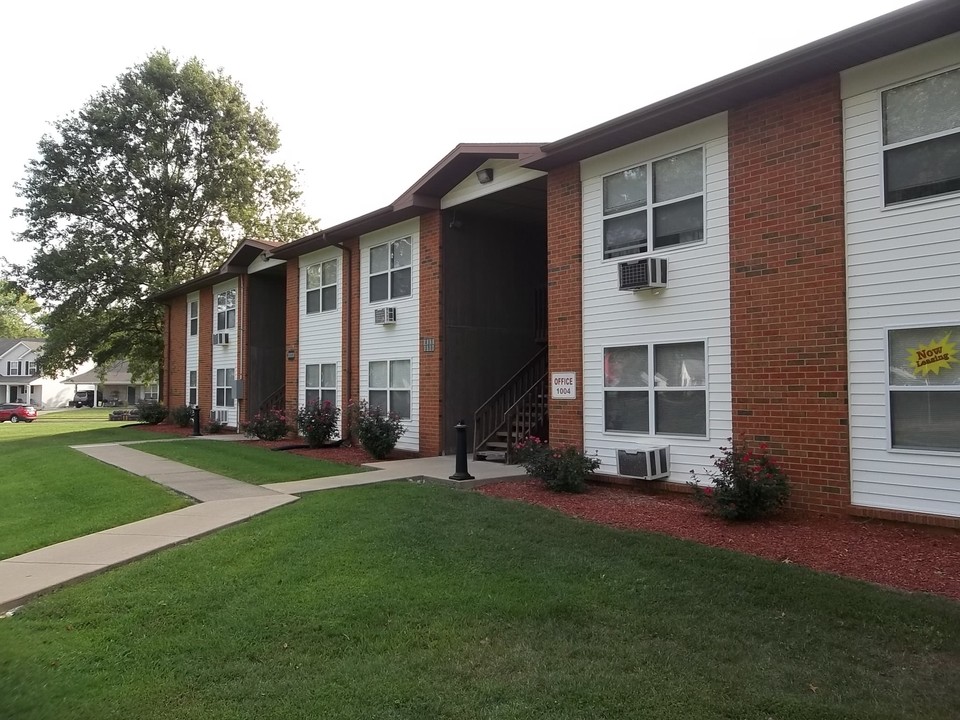 Pin Oak Grove I, II, and III in Troy, MO - Building Photo