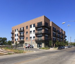 Este Condominiums in Austin, TX - Foto de edificio - Building Photo