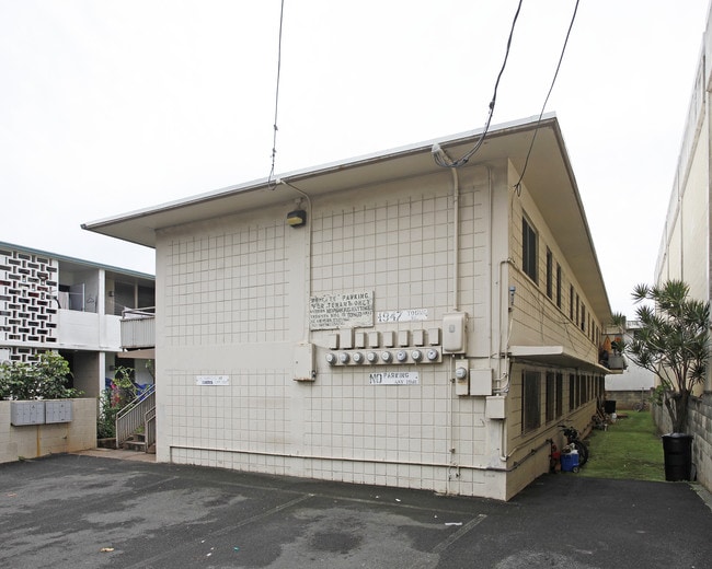 1947 Young St in Honolulu, HI - Building Photo - Building Photo