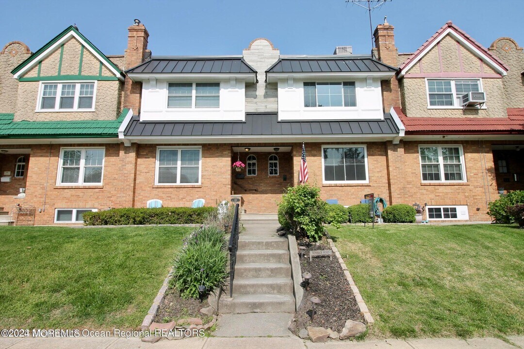 131 Terrace Rd in Belmar, NJ - Building Photo