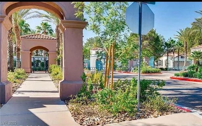 1840 Vista Pointe Ave in Henderson, NV - Building Photo - Building Photo