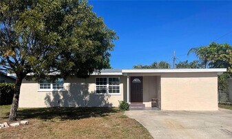 2173 Barry Dr in Ft. Myers, FL - Building Photo