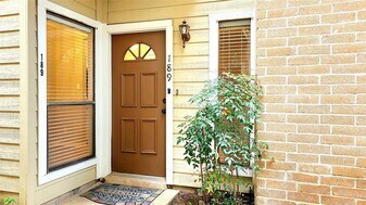 3500 Tangle Brush Dr in The Woodlands, TX - Building Photo