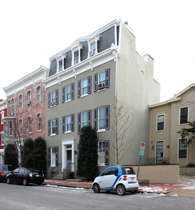 3230 N St NW in Washington, DC - Foto de edificio