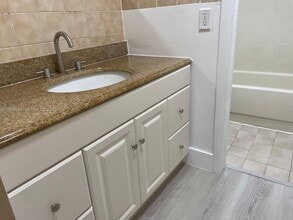 1075 W 68th St in Hialeah, FL - Building Photo - Building Photo