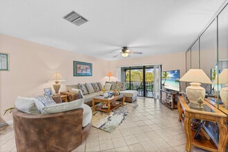 8305 Casa Del Lago in Boca Raton, FL - Building Photo - Building Photo