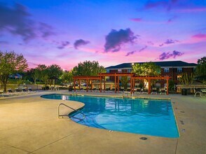 Laurel Springs in High Point, NC - Foto de edificio - Building Photo