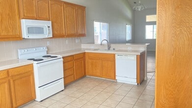 3752 Mountain View Rd in Turlock, CA - Building Photo - Building Photo