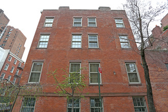 830 Greenwich St in New York, NY - Building Photo - Building Photo