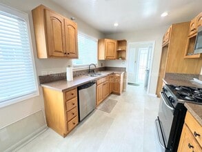 10918 Dalwood Ave in Downey, CA - Building Photo - Building Photo