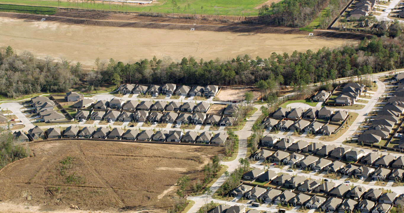 Ladera Creek in Conroe, TX - Building Photo