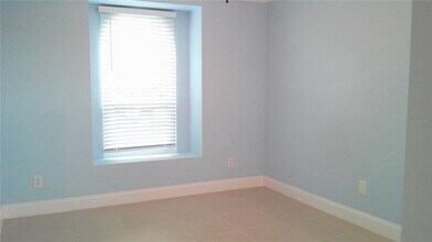 8512 Canterbury Lake Blvd in Tampa, FL - Building Photo - Building Photo