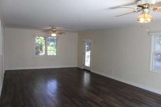 118 Pine St in Garden City, NY - Building Photo - Building Photo