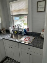 29 Pierce St, Unit First Floor in Westerly, RI - Foto de edificio - Building Photo