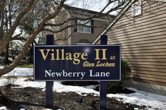 37 Newberry Ln in Glastonbury, CT - Building Photo - Building Photo