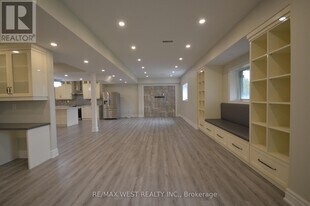 165 Woodgate Pines Dr in Vaughan, ON - Building Photo