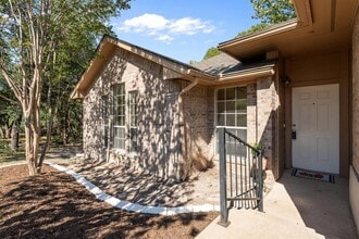 7704 Plateau Cove in Lago Vista, TX - Building Photo - Building Photo